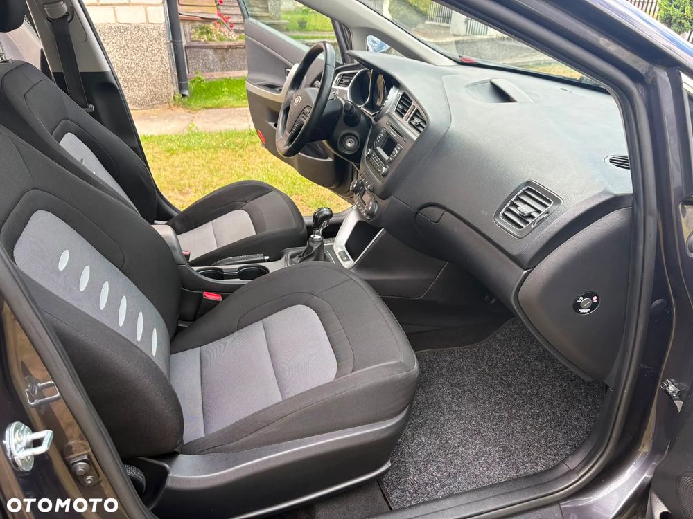 Kia Ceed 1.6 CRDi 128 Vision - 17