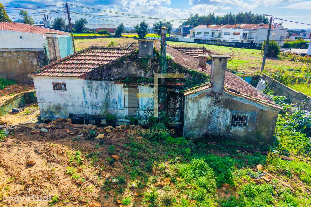 Oportunidade Única em Moreira: Moradia Térrea 4 frentes com Grande T - Grande imagem: 3/21