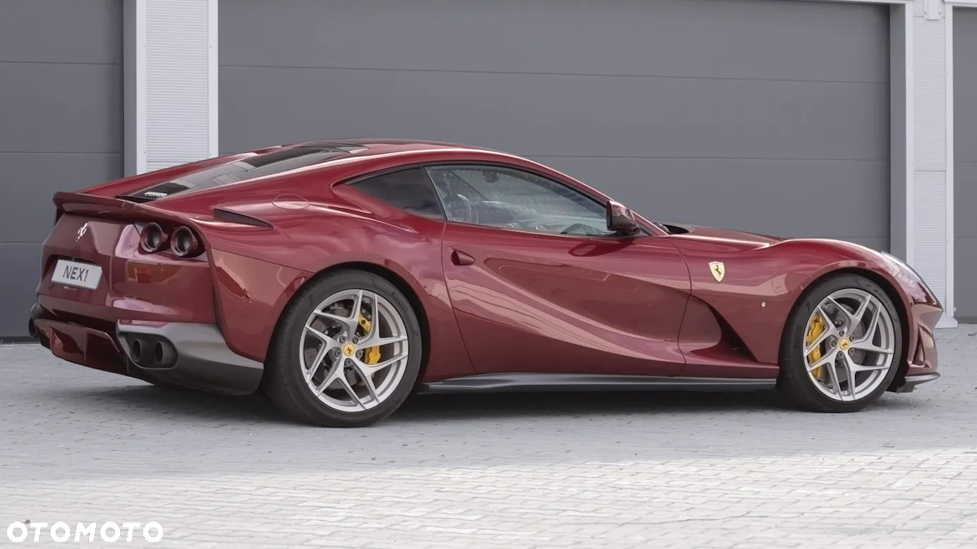 Ferrari 812 Superfast - 12