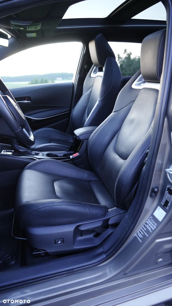 Toyota Corolla 2.0 Hybrid Executive - 26