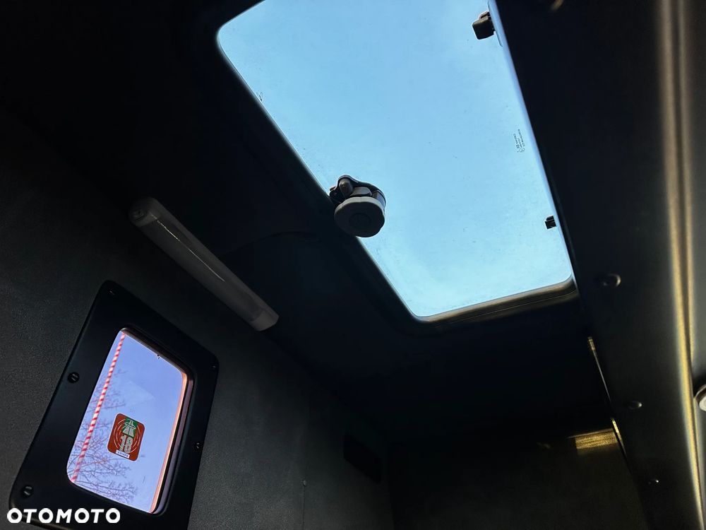 Mercedes-Benz SPRINTER - 24