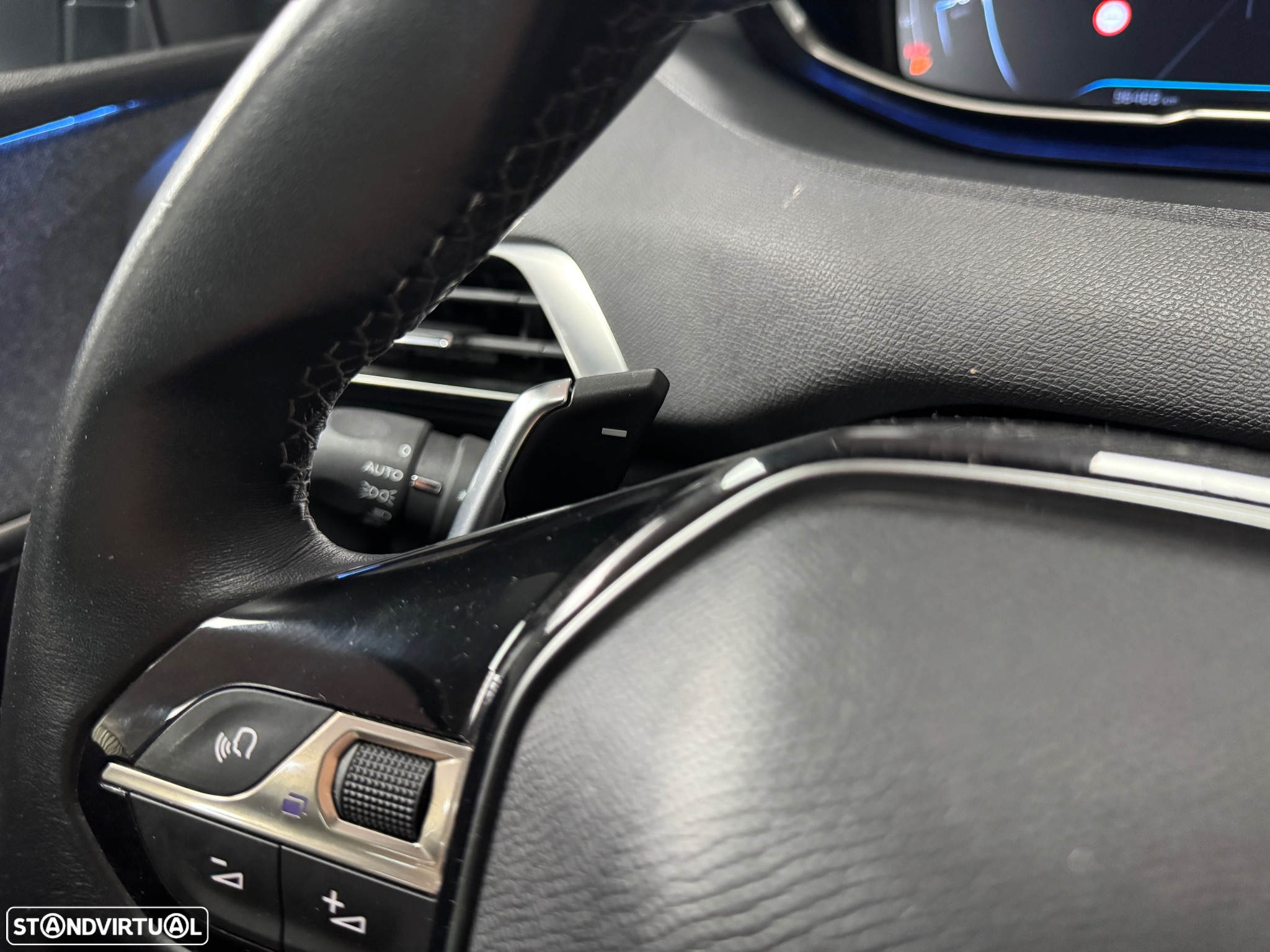 Peugeot 3008 PureTech 130 Stop & Start GPF EAT8 Allure - 28