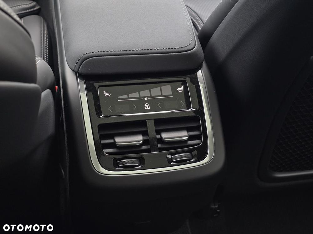 Volvo XC 60 B5 B AWD Plus Dark - 8