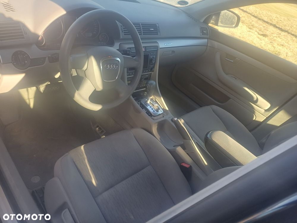 Audi A4 Limousine - 6