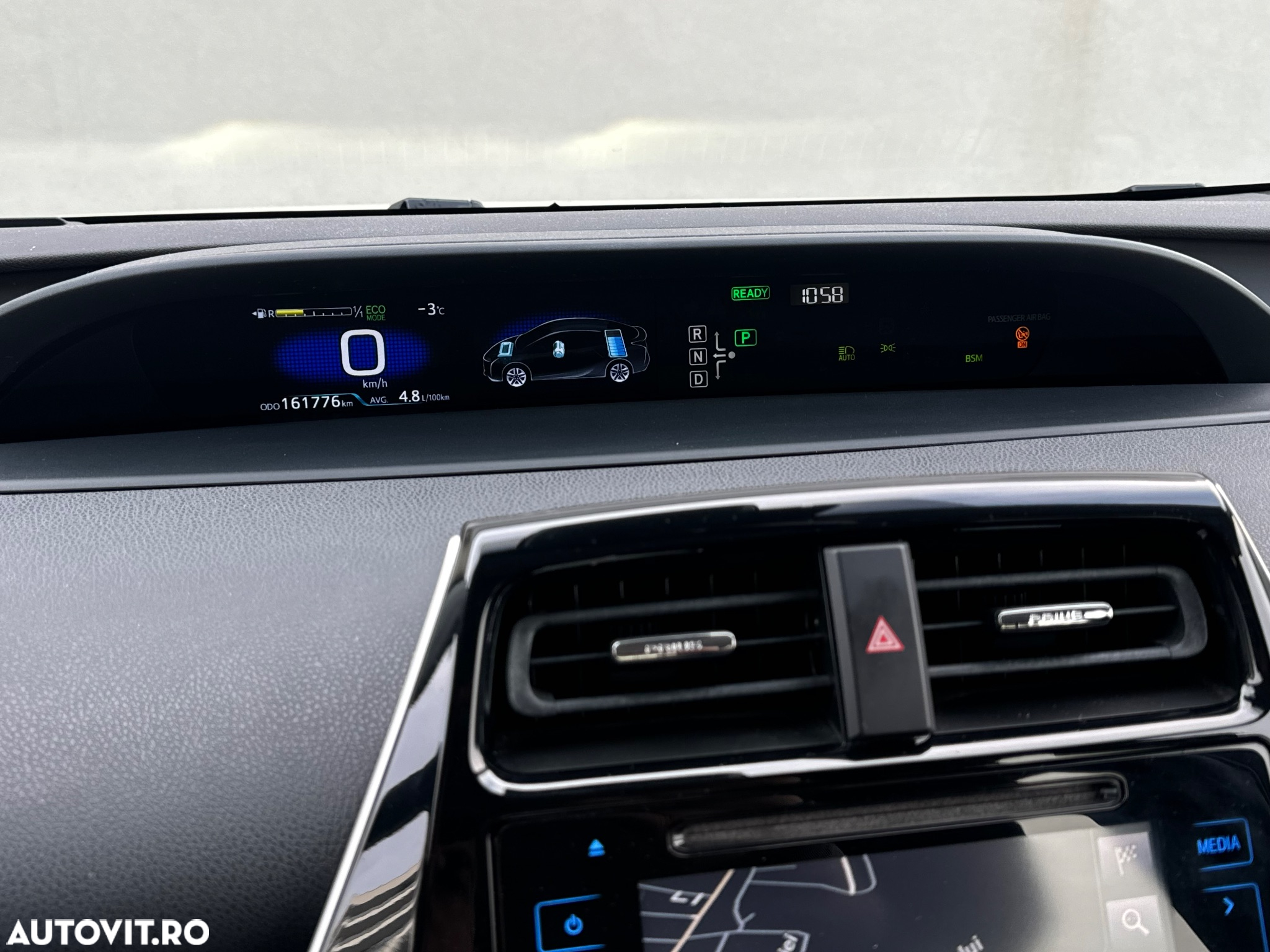 Toyota Prius (Hybrid) Life - 12