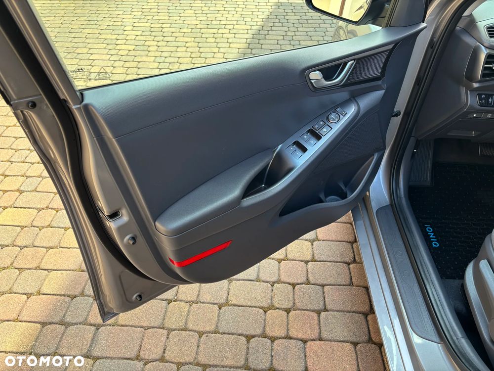 Hyundai IONIQ - 14