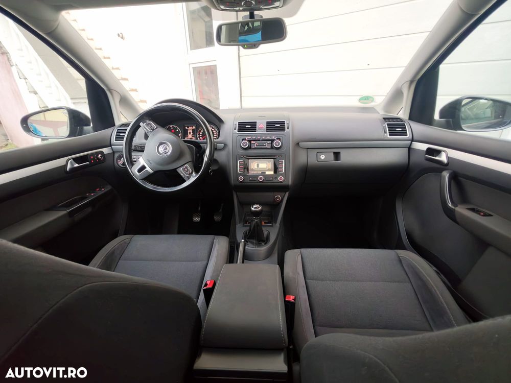 Volkswagen Touran 2.0 TDI DPF STYLE - 9