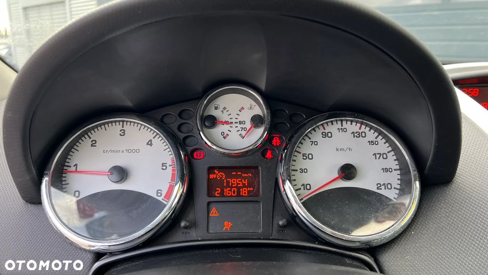 Peugeot 207 - 15