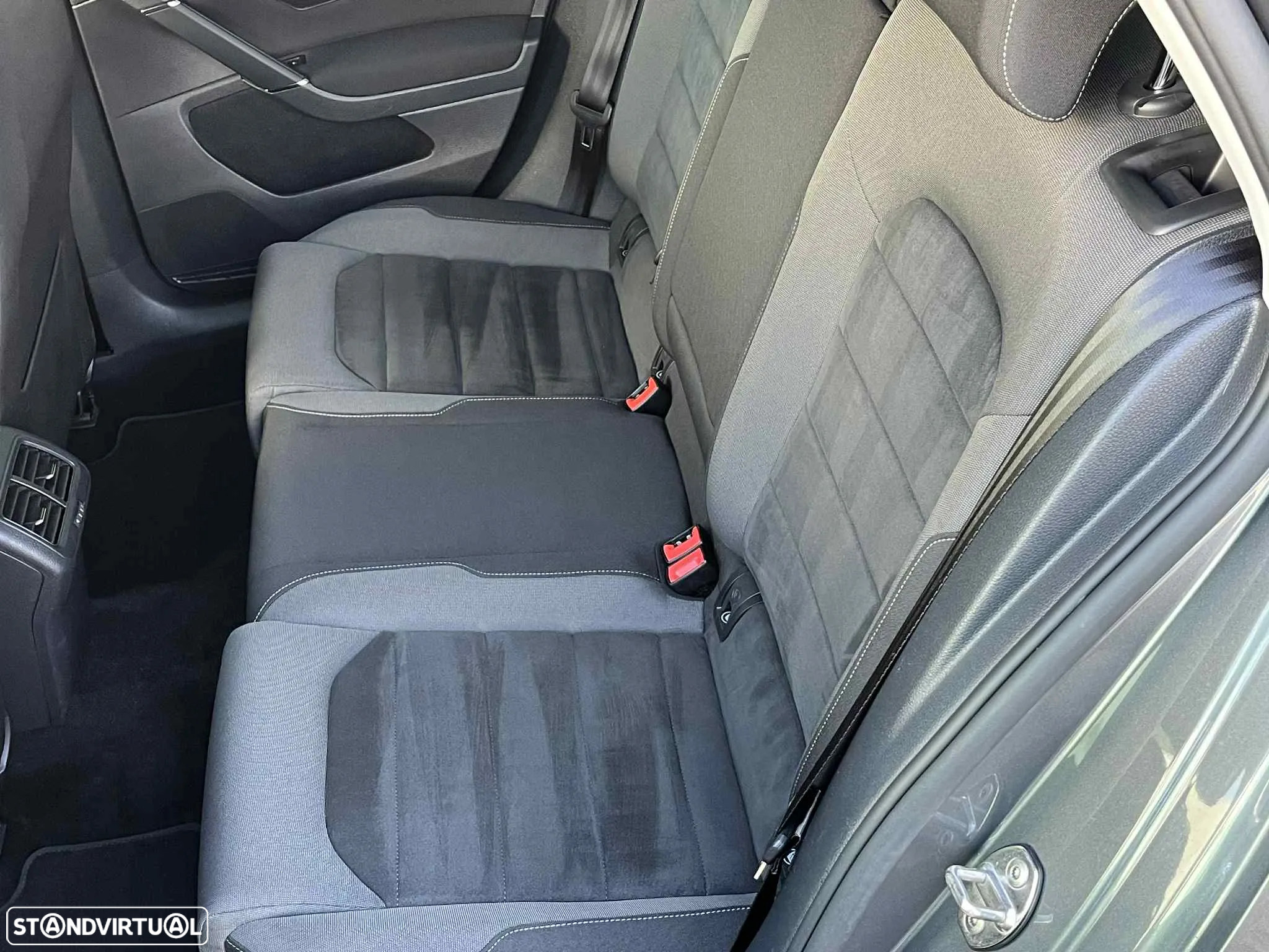 VW Golf 1.6 TDI Highline - 37