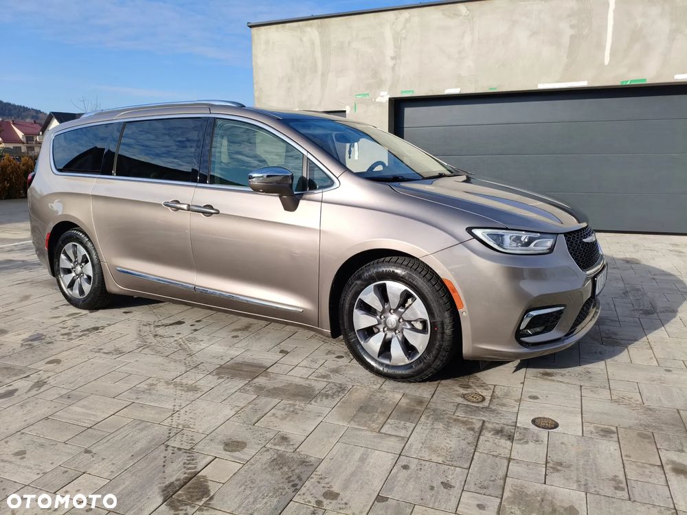 Chrysler Pacifica - 12