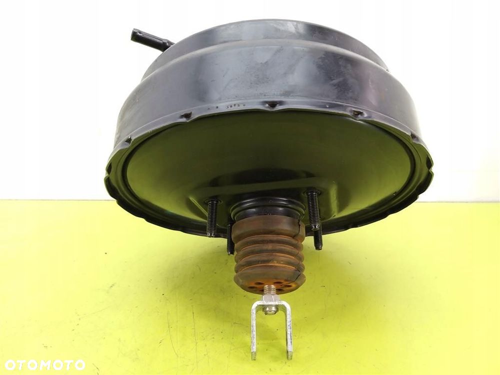 Serwo hamulca POMPA Hyundai Santa Fe II 2006-2012 585002B937 - 2