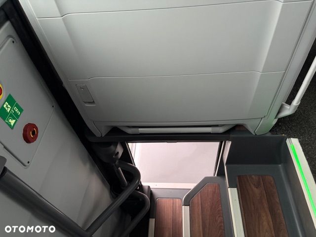 MAN LION`S COACH L R08 - 35