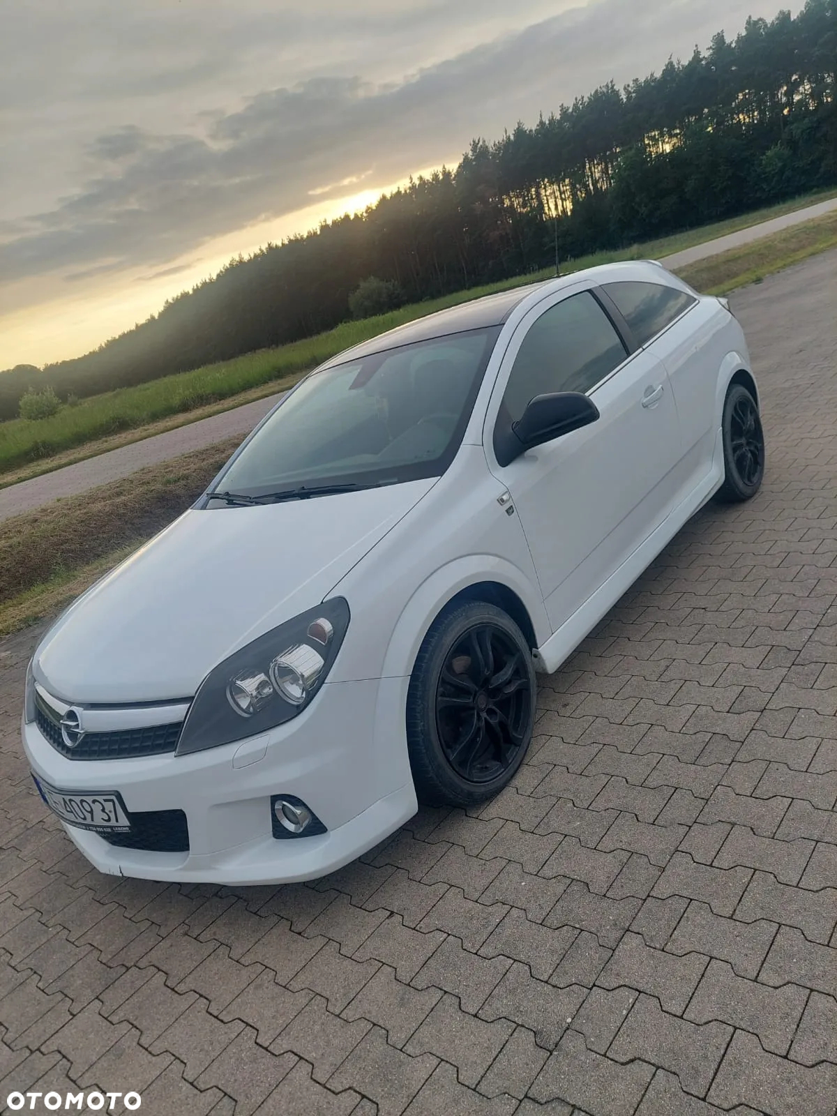 Opel Astra GTC 1.6 - 8