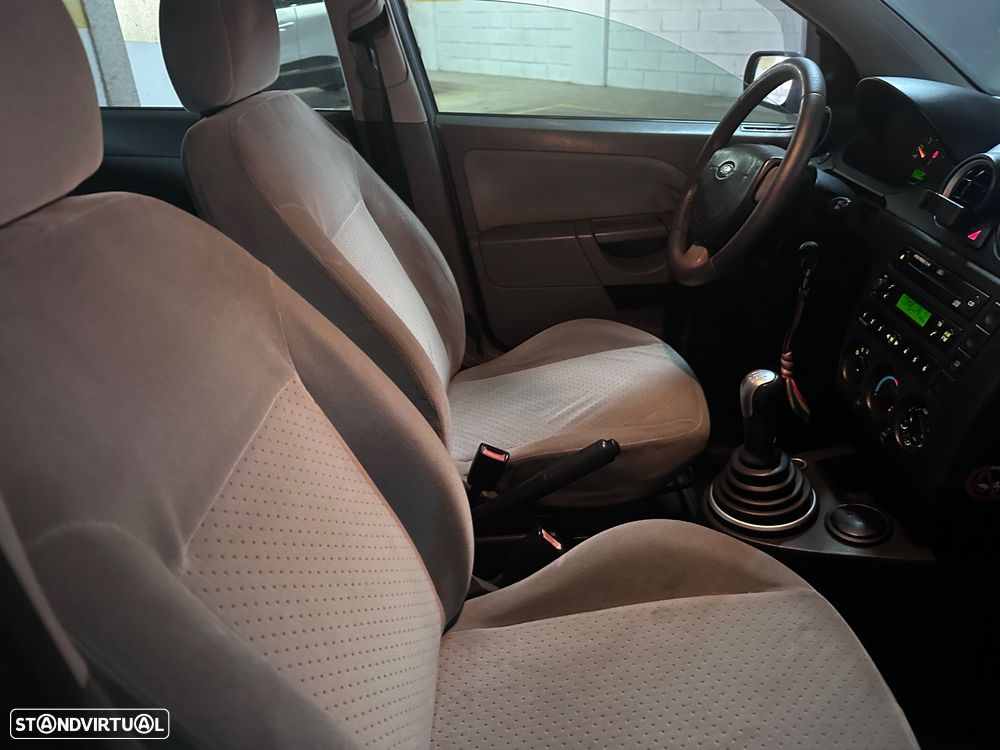Ford Fiesta 1.4 Ghia - 15
