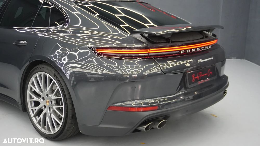 Porsche Panamera 4 - 8
