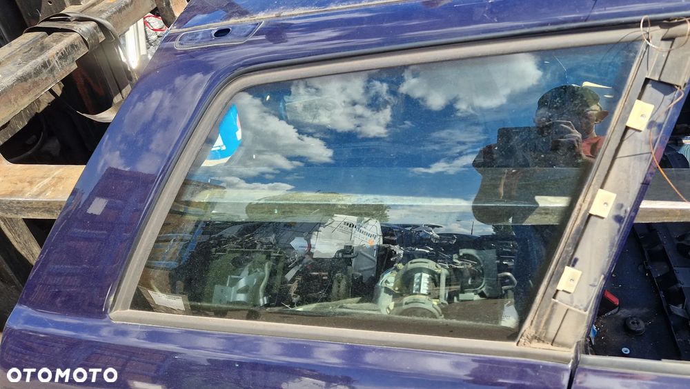 AUDI A4 B5 AVANT SZYBA KAROSERYJNA PRAWY TYŁ - 1