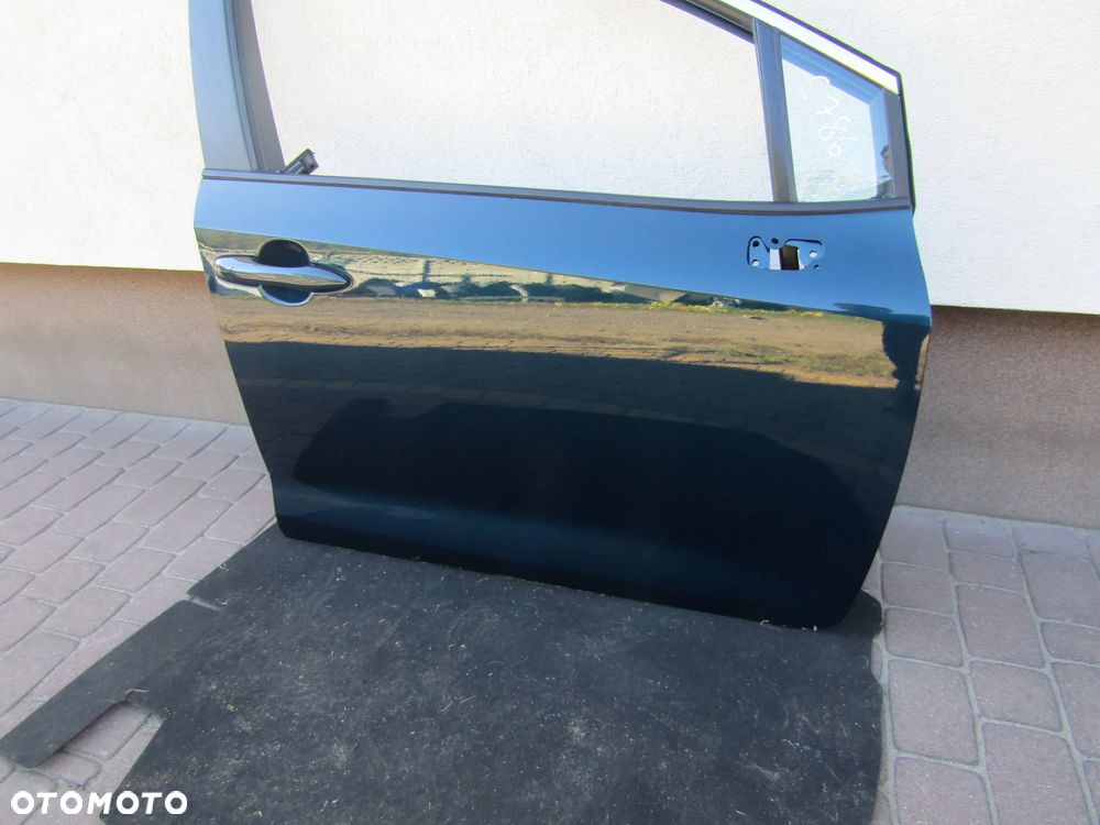 DRZWI  PRZÓD PRAWY TOYOTA COROLLA E21 19 25R  785 - 2