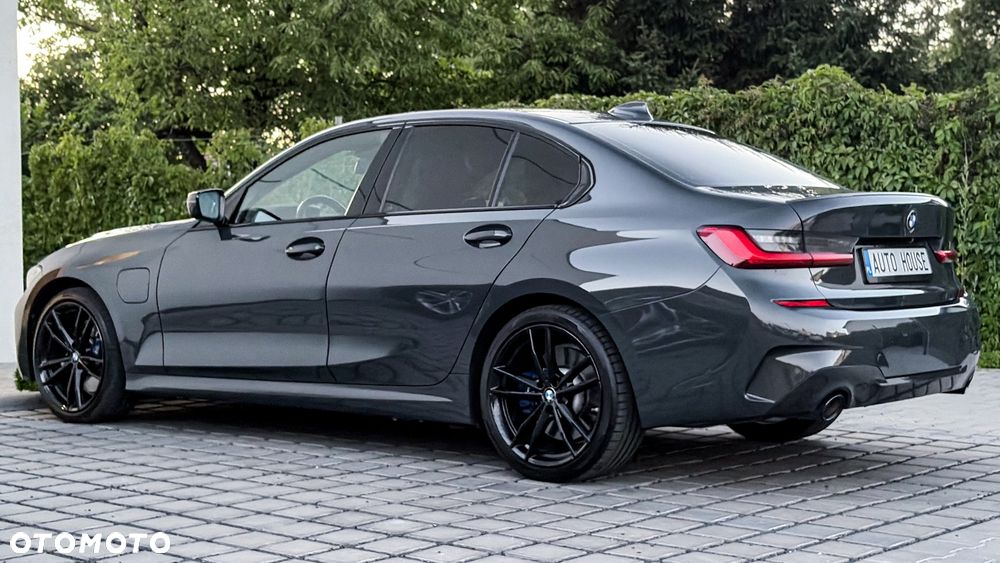 BMW Seria 3 330e M Sport - 18