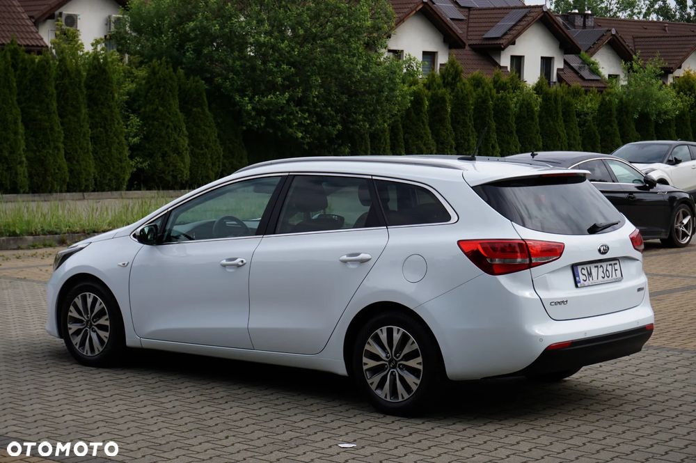 Kia Ceed 1.6 GDI Dream Team Edition - 12