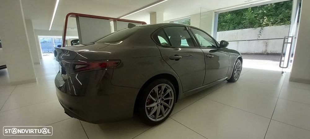 Alfa Romeo Giulia 2.2 D TI Q4 AT8 - 4