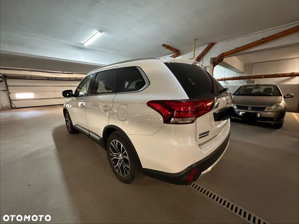 Mitsubishi Outlander 2.0 Instyle + 4WD CVT - 5