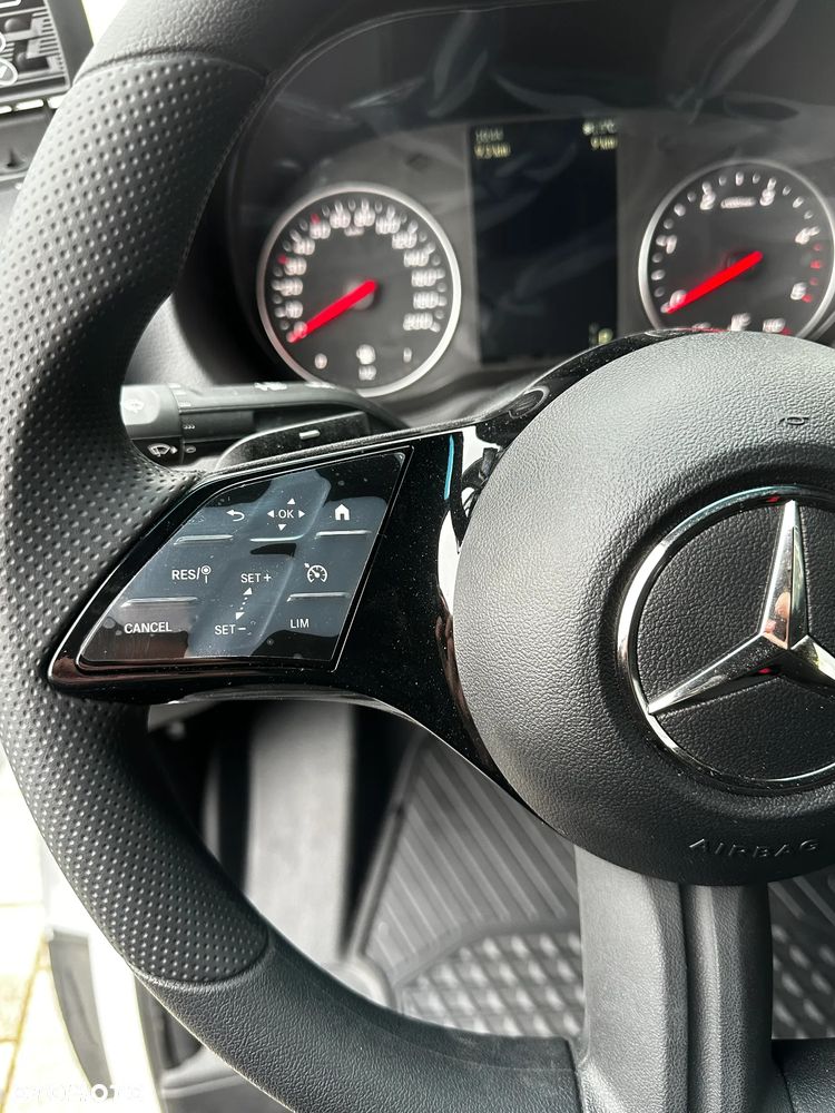 Mercedes-Benz Sprinter - 14