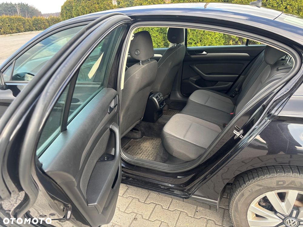Volkswagen Passat - 11
