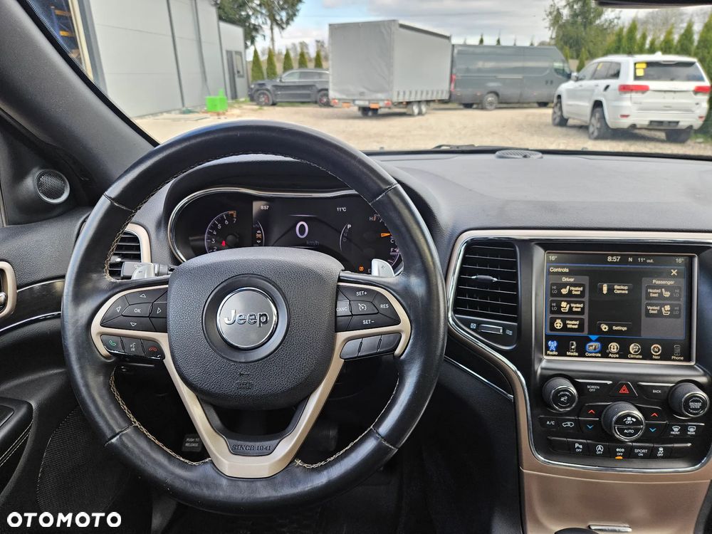 Jeep Grand Cherokee - 24