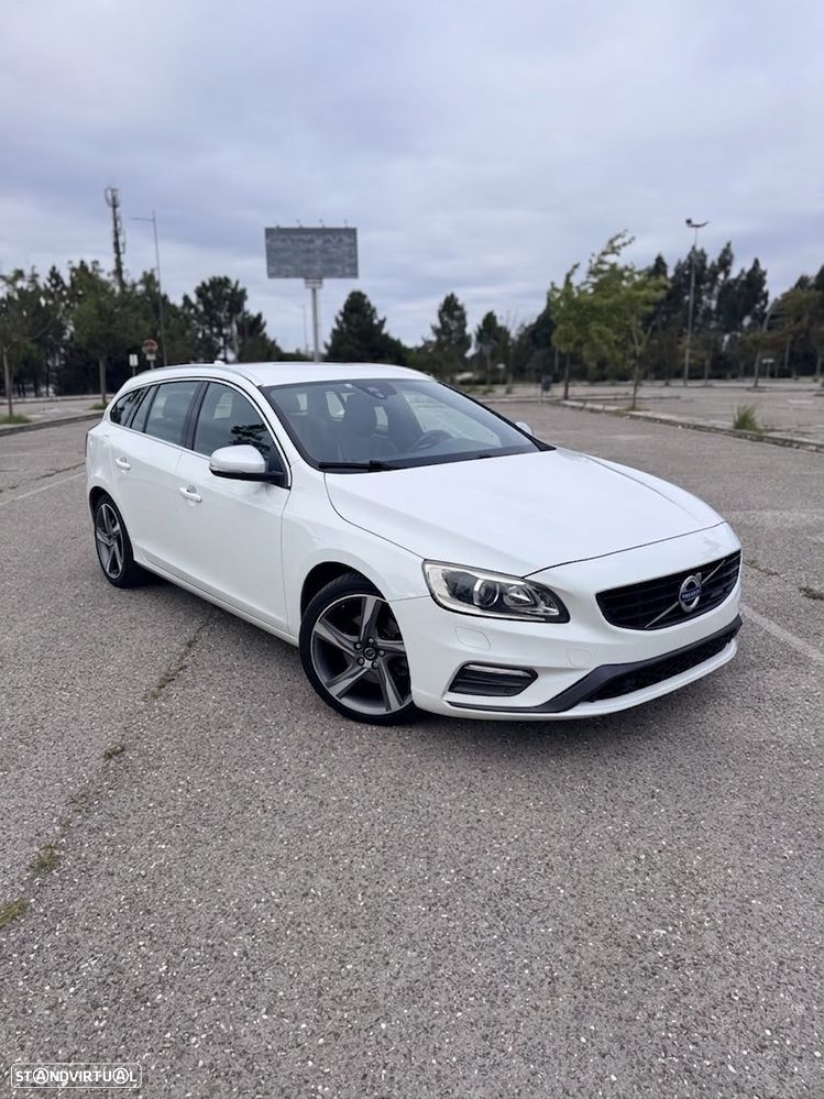 Volvo V60 2.0 D4 R-Design - 1