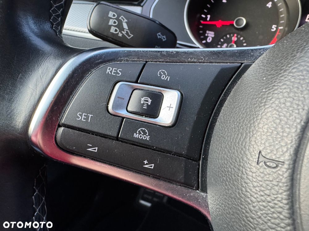 Volkswagen Passat 2.0 TDI SCR 4Mot DSG Highline - 29