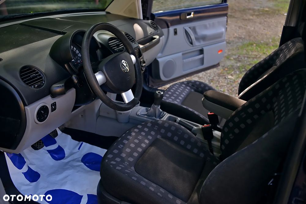 Volkswagen New Beetle - 23