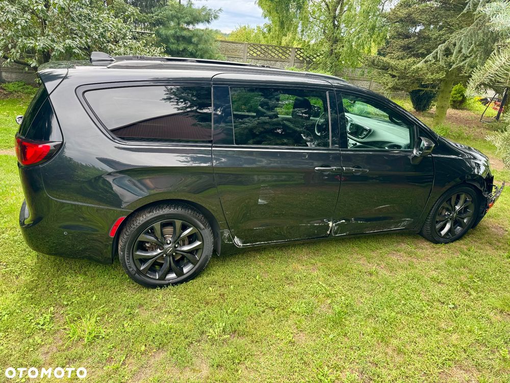 Chrysler Pacifica - 15
