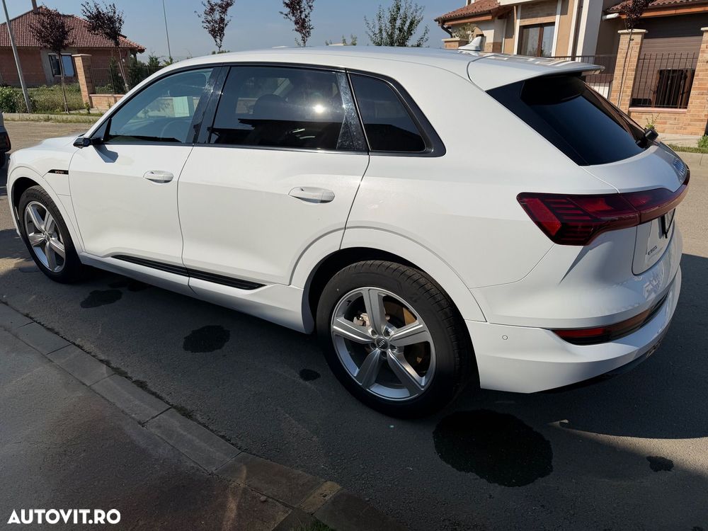 Audi e-tron quattro S - 5
