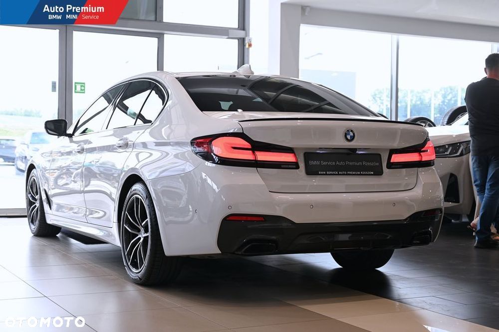 BMW Seria 5 530d xDrive mHEV - 22