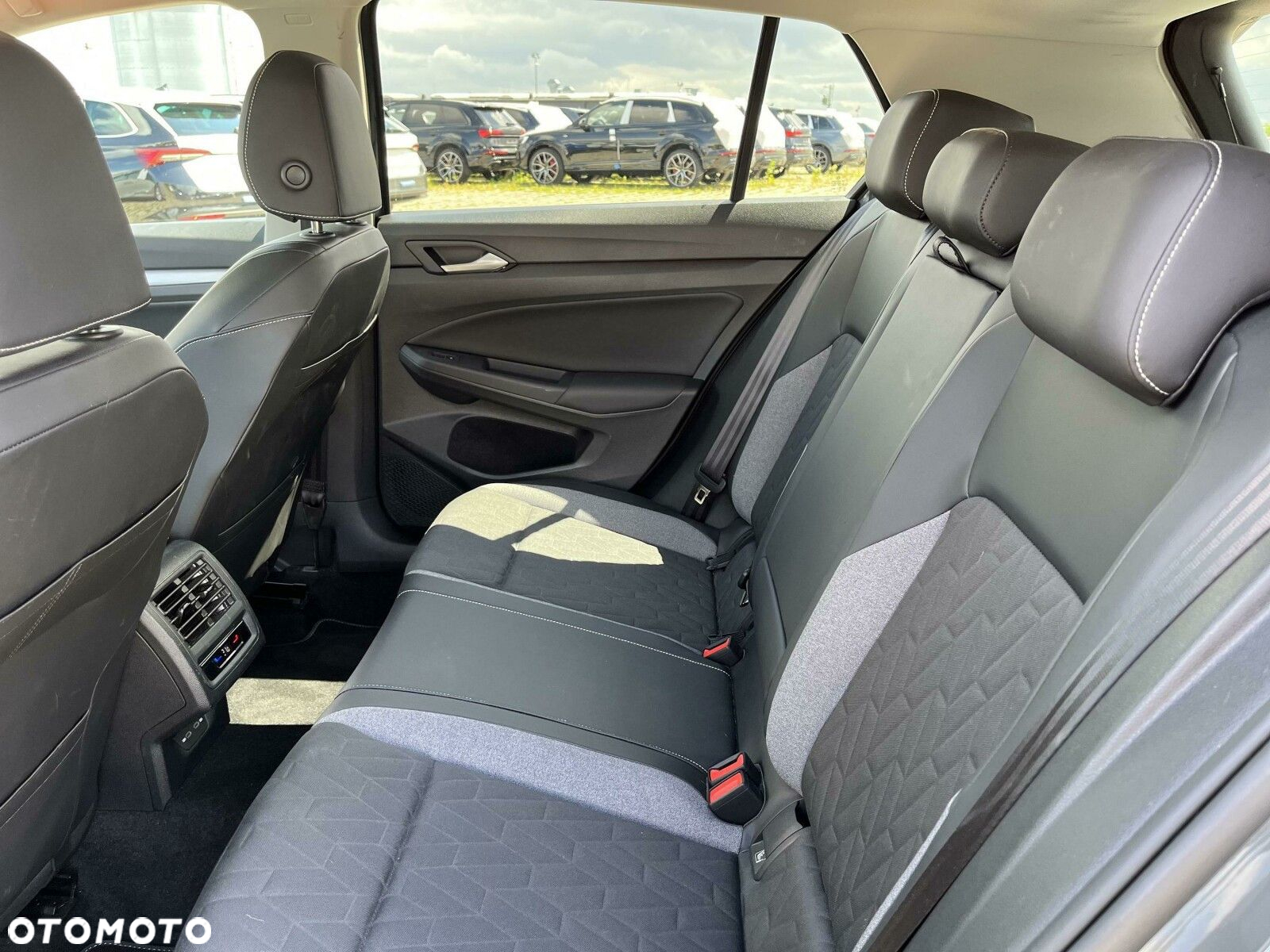 Volkswagen Golf VIII 1.5 TSI - 14