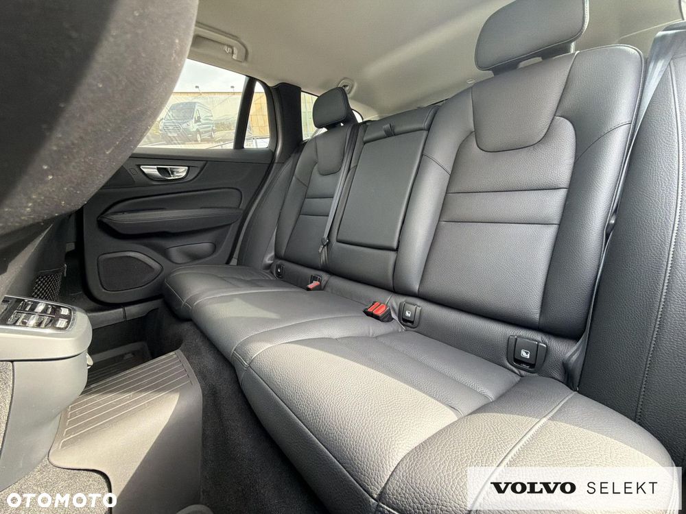 Volvo V60 Cross Country - 12