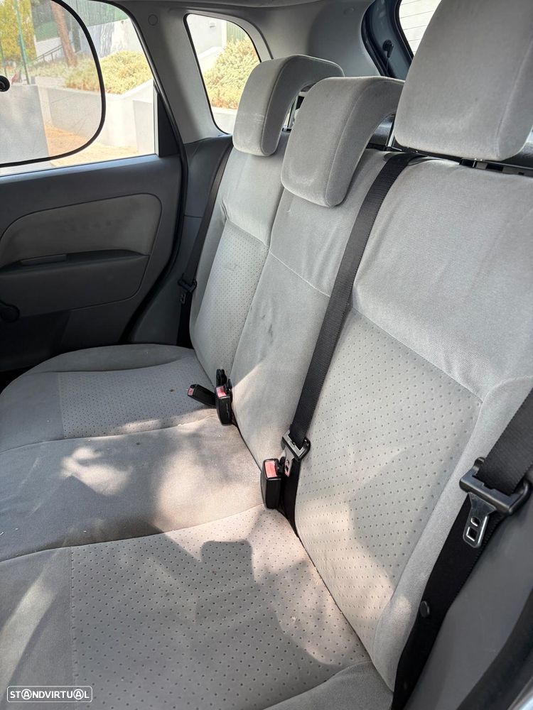 Ford Fiesta 1.4 Ghia - 8