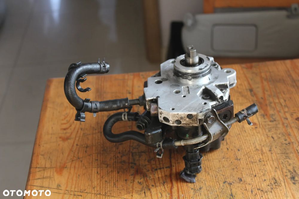 pompa wtryskowa toyota yaris I 1.4 d4d 22100-33010 kompletna - 5