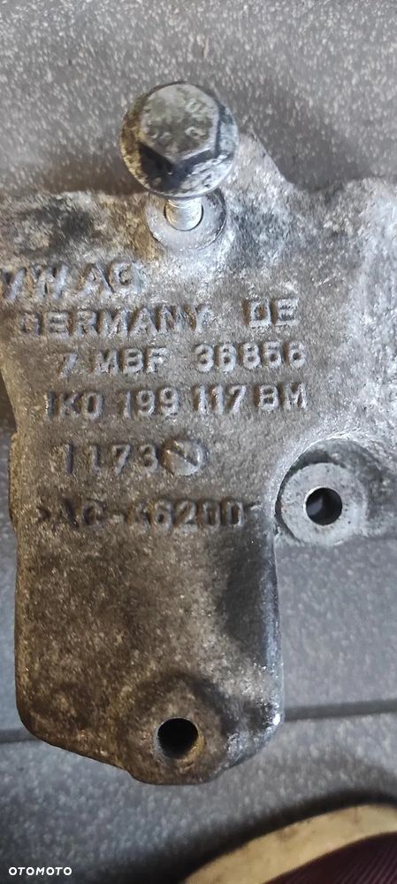 łapa wspornik mocowanie skrzyni Vw Skoda 1.9 TDI 1K0199117BM - 2