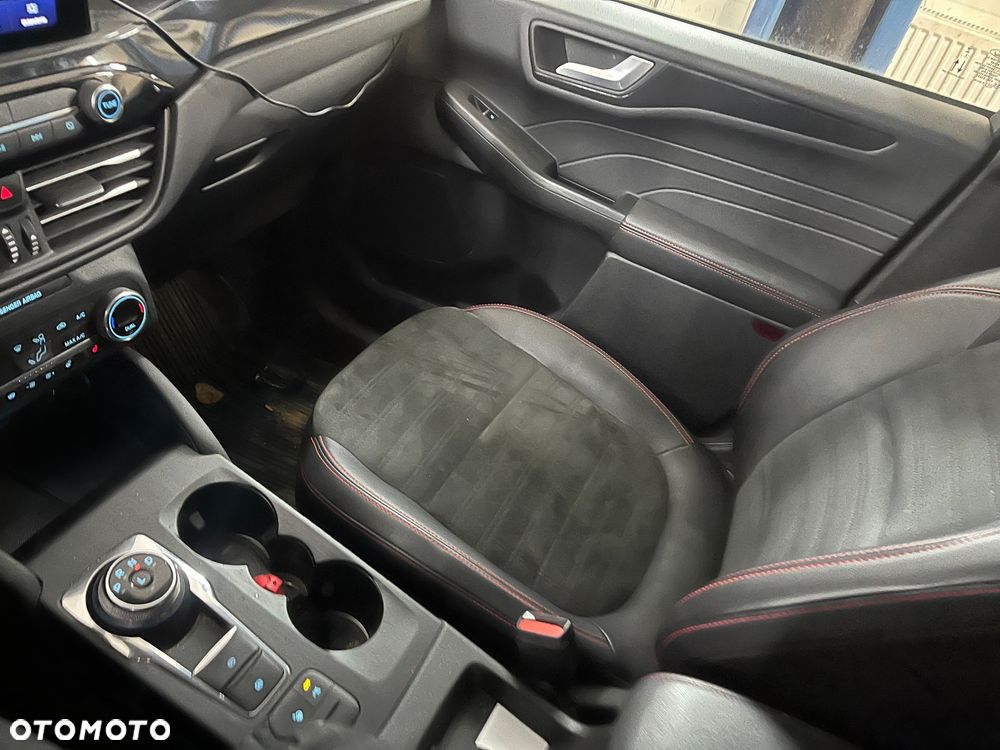 Ford Kuga 2.5P PHEV FWD ST-Line X - 17