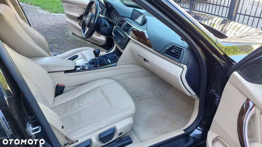 BMW Seria 3 318d DPF Touring Edition Sport - 35