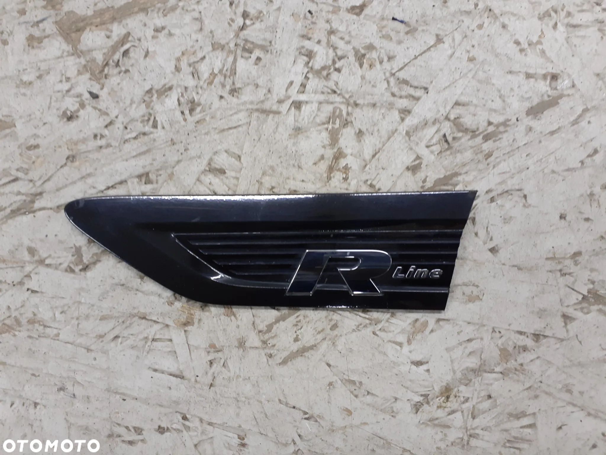 ZNACZEK EMBLEMAT NA BŁOTNIK LEWY VW TIGUAN II 2016-> R-LINE 5NA853688A - 1