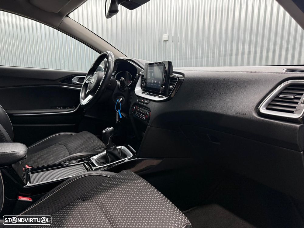 Kia Ceed SW 1.6 CRDi MHEV Drive - 16