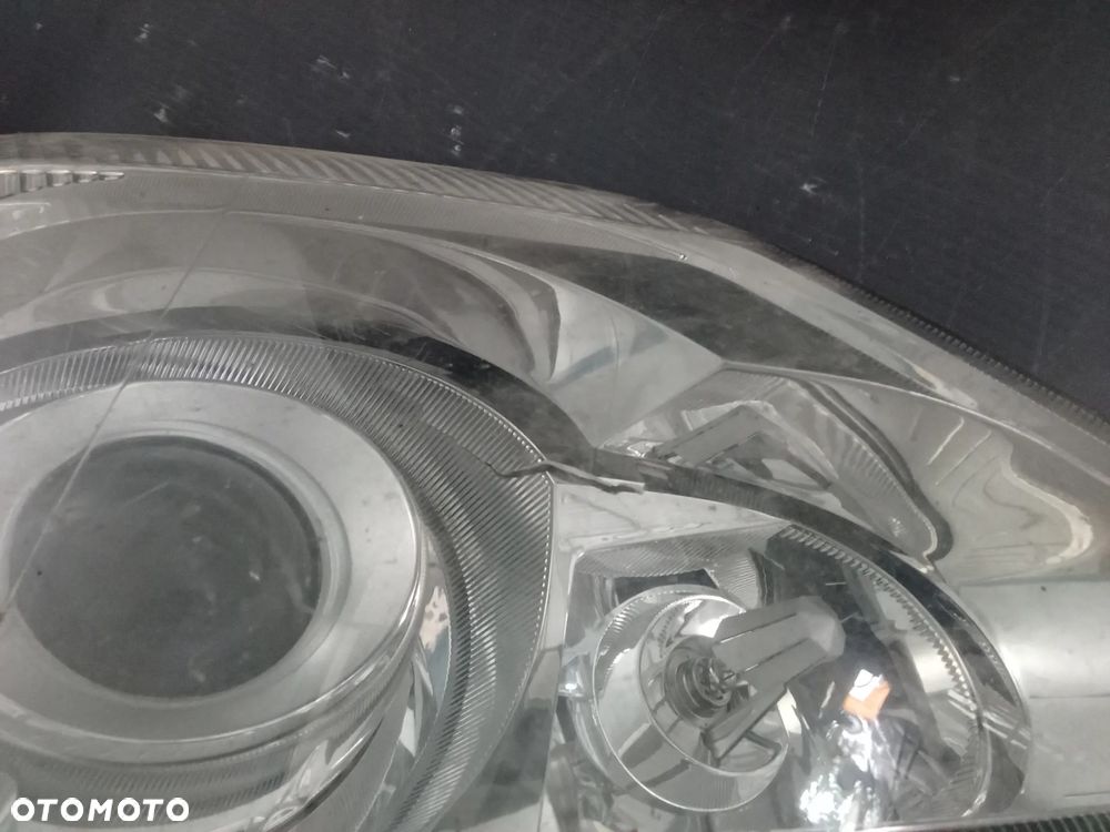 Lampa prawy przód Mercedes W906 Xenon - 13