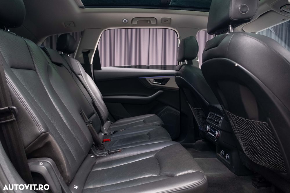 Audi Q7 ver-25t-awd-chequered-flag - 36