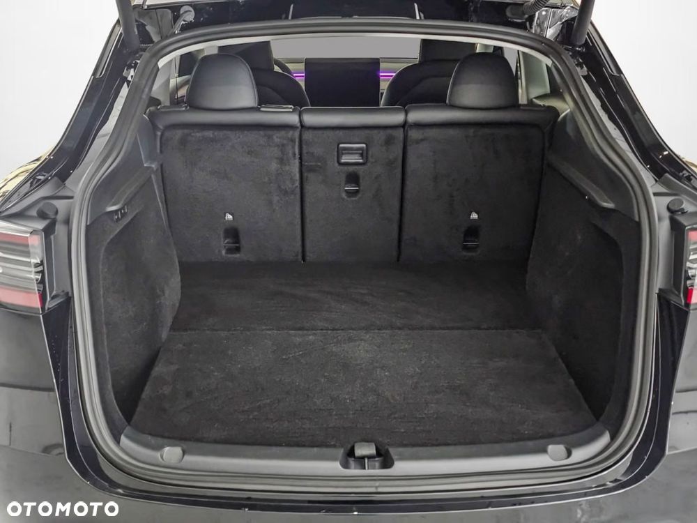 Tesla Model Y Long Range AWD - 22