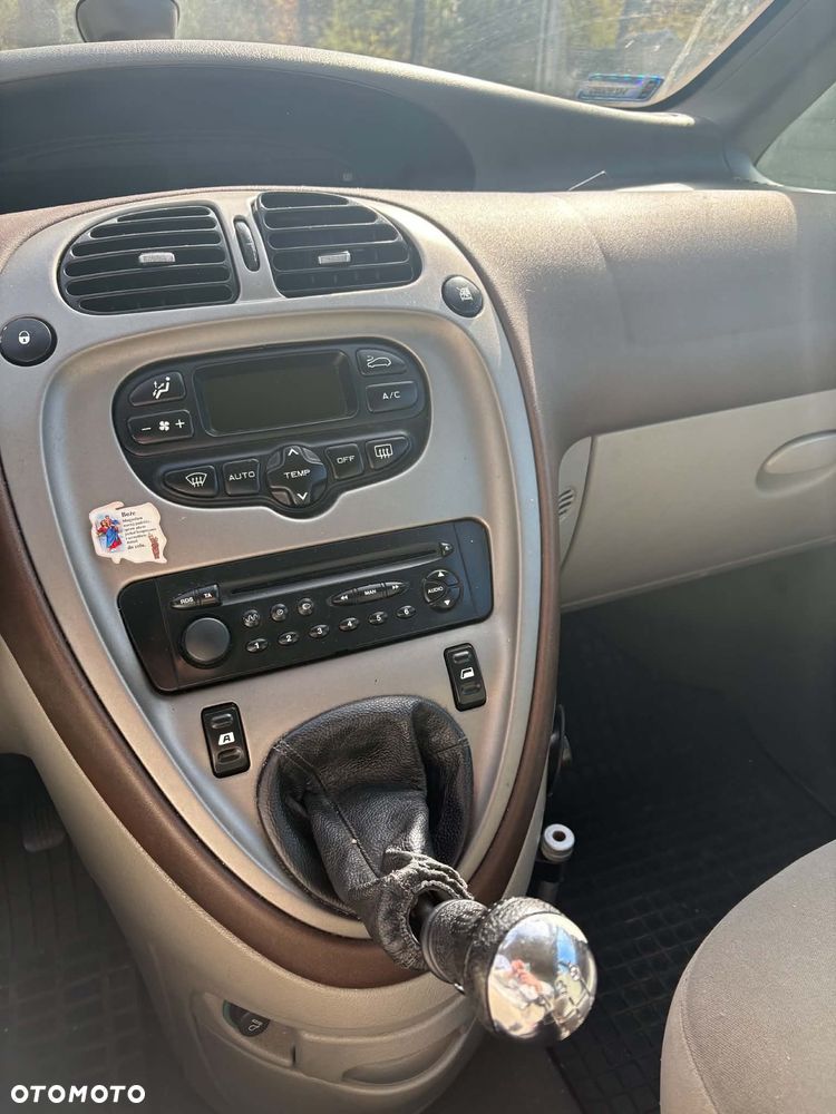 Citroën Xsara Picasso 1.6 HDI SX - 11