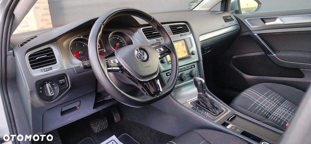 Volkswagen Golf 1.6 TDI BlueMotion Technology DSG Lounge - 17