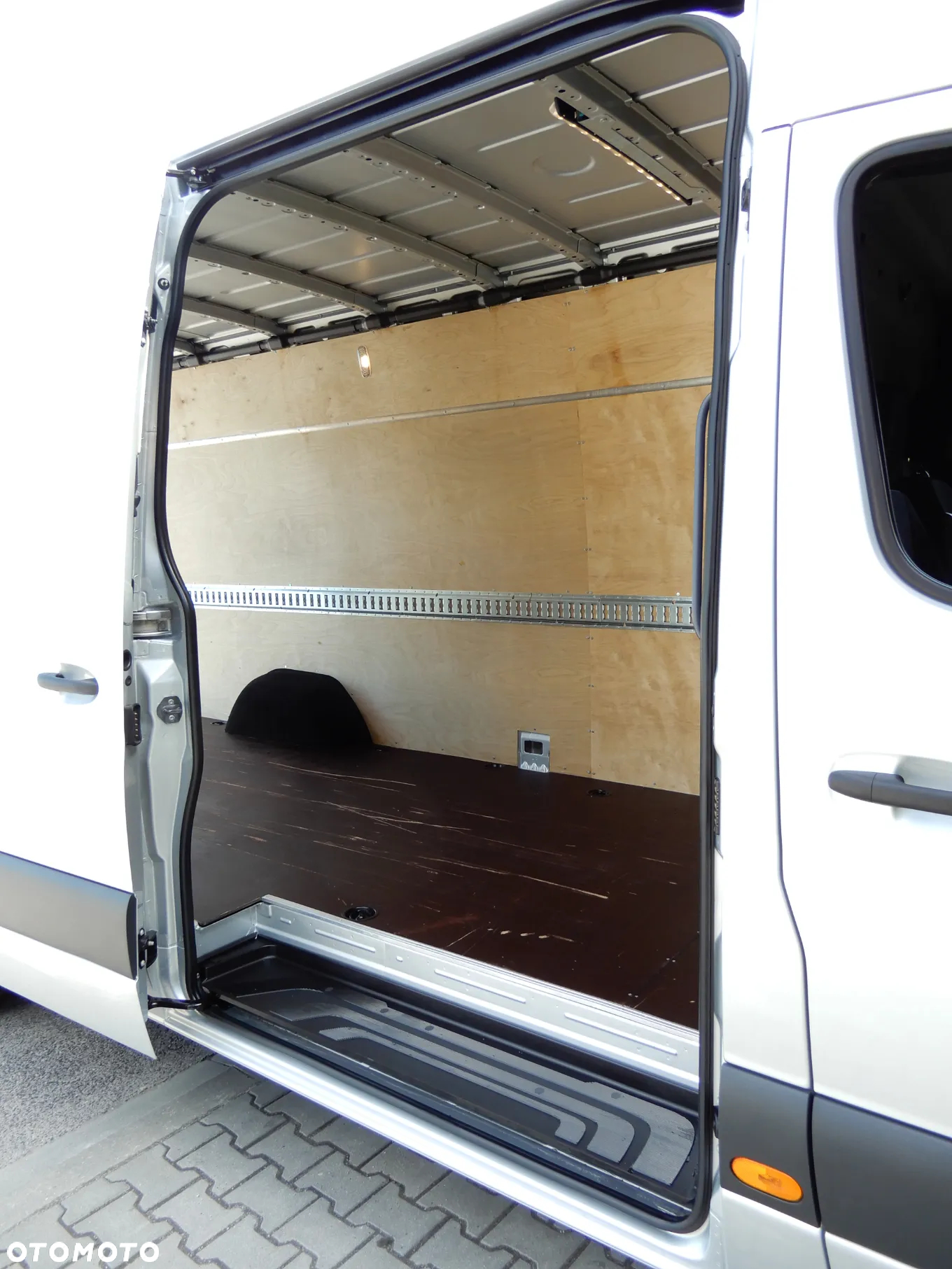 Mercedes-Benz Sprinter 319 CDI V6 3.0 CDI 190 KM 7G-Tronic Plus LONG Max 907 Furgon Blaszak Rozstaw Osi 4325 mm Full Opcja Stan Jak Nowy - 20