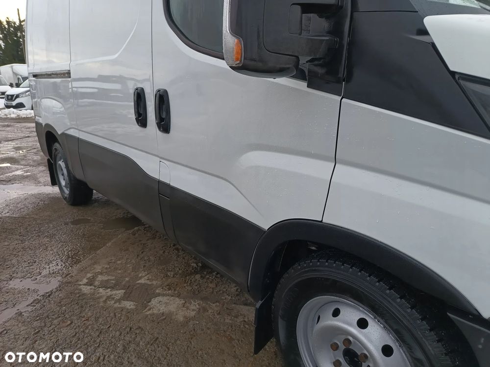Iveco DAILY 35s13 L2H2 2.3 diesel 126kM, HAK(uciąg 3.5t) OPONY ZIMOWE BDB STAN, OGINALNY NISKI PRZEBIEG! Gotowy do pracy! - 20
